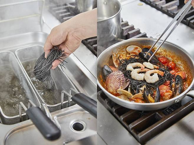 생면은 건면보다 빨리 익는데, 특히 팬에서 소스와 함께 한 번 더 볶아낼 경우 1분 20초에서 2분 사이로 짧게 삶아야 특유의 탄력을 유지할 수 있다. 사진 더테이블