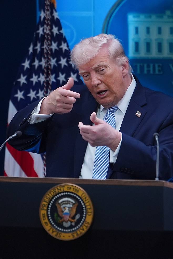 기자회견을 하고 있는 도널드 트럼프 미국 대통령.  AP연합뉴스