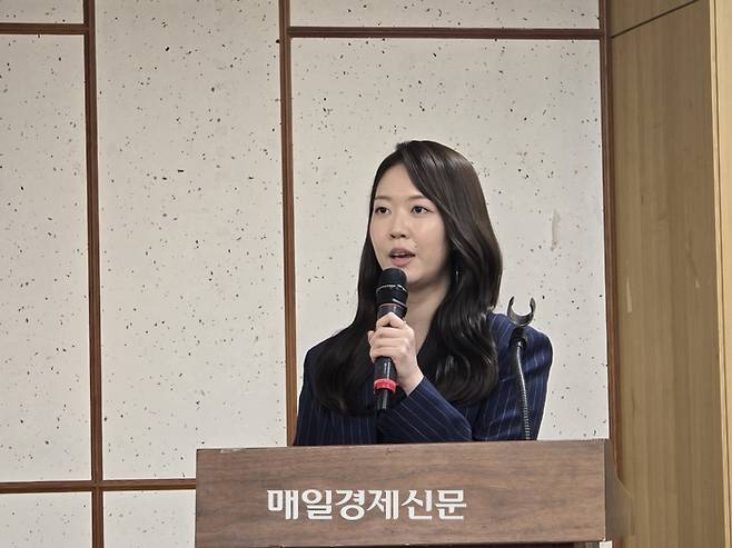 7일 오후 국회의원회관 제3세미나실에서 열린 ‘스테이블코인 제도 설계를 위한 과제’ 정책 세미나에서 김수민 플룸네트워크(Plume Network) 한국 총괄이 ‘글로벌 토큰화 경쟁과 스테이블코인 규제’를 주제로 발표하고 있다. [사진=안갑성 기자]