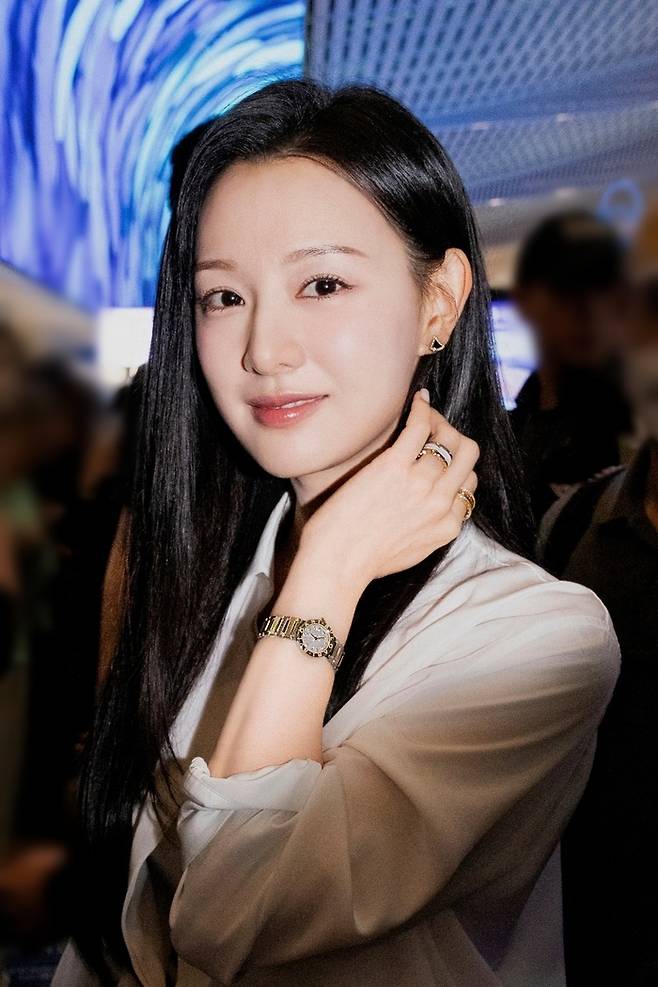 불가리 워치와 주얼리를 착용한 배우 김지원. [불가리]