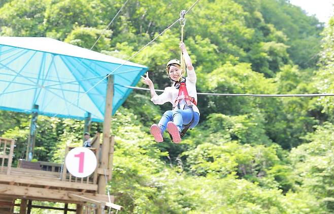“국군아저씨 도와줘요~” 홍천 레포츠파크 레저객의 해맑은 웃음