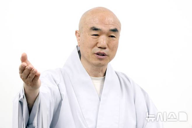 [서울=뉴시스] 박진희 기자 = 대한불교조계종 미래본부 사무총장 일감스님이 지난달 31일 서울 종로구 한국불교역사문화기념관에서 인터뷰 하고 있다. 2026.04.04. pak7130@newsis.com