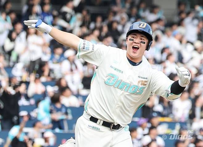[서울=뉴시스] 프로야구 NC 다이노스의 김형준이 29일 창원NC파크에서 열린 2026 신한 쏠 KBO리그 두산 베어스와의 경기에서 홈런을 친 뒤 베이스를 돌고 있다. (사진=NC 다이노스 제공) 2026.03.29. *재판매 및 DB 금지