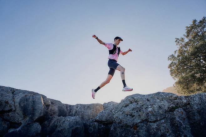[서울=뉴시스] 코오롱인더스트리FnC부문이 전개하는 아웃도어 브랜드 코오롱스포츠가 2026년 S/S 시즌 트레일러닝 전용 컬렉션을 지난달 24일 출시했다.(사진=코오롱스포츠 제공) *재판매 및 DB 금지 *재판매 및 DB 금지
