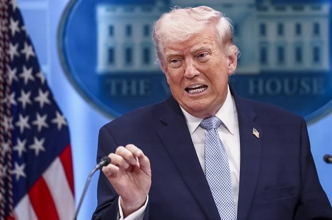 USA TRUMP IRAN epa12872271 US President Donald Trump briefs the media on Iran from the White House in Washington, DC, USA, 06 April 2026. EPA/JIM LO SCALZO <Copyright (c) Yonhap News Agency prohibits its content from being redistributed or reprinted without consent, and forbids the content from being learned and used by artificial intelligence systems.>