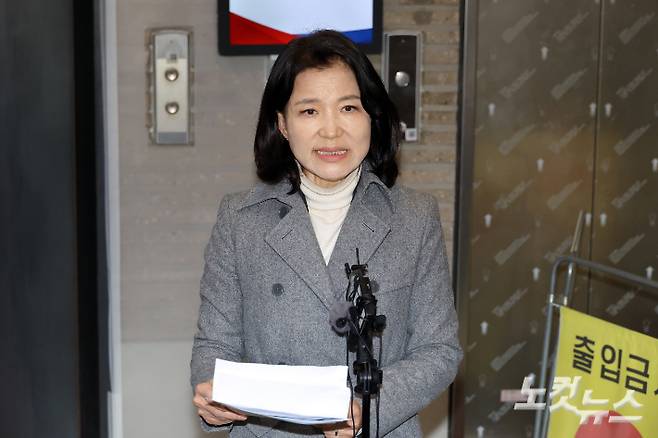 국민의힘 대구시장 후보 경선에서 컷오프된 이진숙 전 방송통신위원장이 24일 서울 여의도 국민의힘 중앙당사에서 경선 결과에 대한 입장을 밝히고 있다. 윤창원 기자