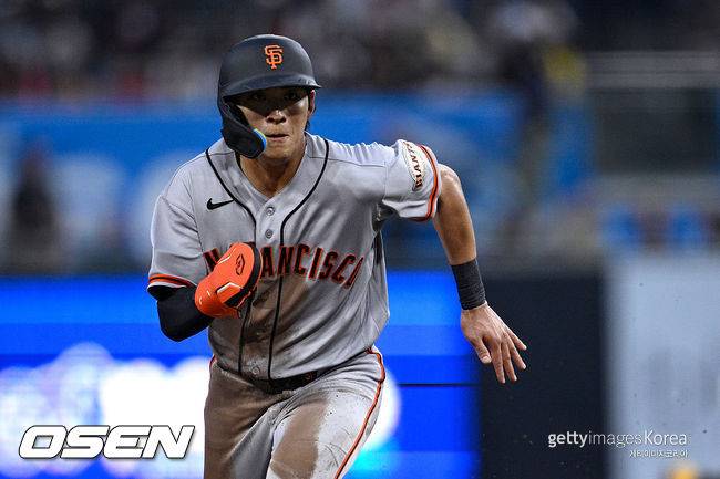 [사진] 샌프란시스코 자이언츠 이정후는 7일(한국시간) 미국 캘리포니아주 샌프란시스코 오라클 파크에서 열린 2026 메이저리그 필라델피아 필리스와의 홈경기에서 우익수 겸 6번타자로 선발 출전해 4타수 1안타를 기록했다. 시즌 타율은 0.162를 기록했다. ⓒGettyimages(무단전재 및 재배포 금지)