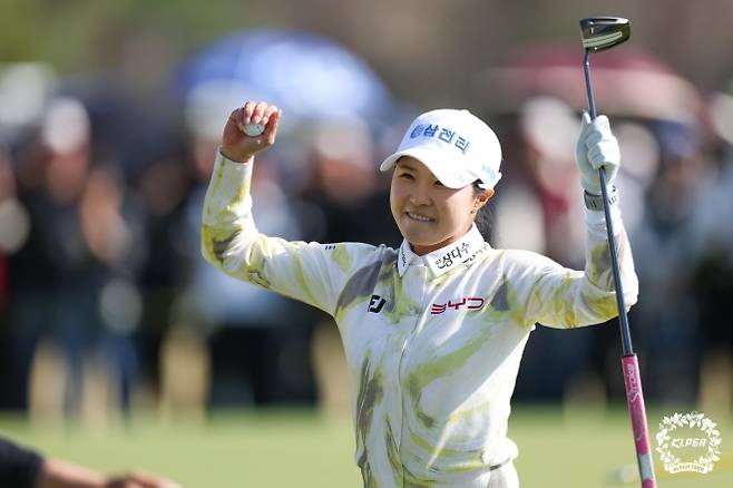 KLPGA투어 더 시에나 오픈에서 우승을 확정하고 환호하는 고지원. KLPGA 제공.