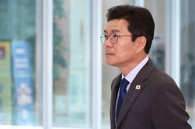 정원오 더불어민주당 서울시장 예비후보가 지난달 30일 국회 소통관에서 김부겸 전 국무총리를 기다리고 있다. ⓒ 시사저널 박은숙