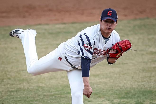 롯데 나균안 롯데 자이언츠 제공