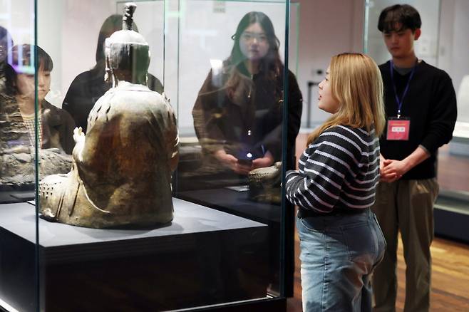 근본이즘은 인공지능(AI) 시대에 원형·정통·본질을 추구하려는 현상을 뜻한다.[사진｜뉴시스]