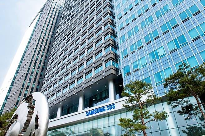 금융 분야 AI에이전트 사업에 삼성SDS의 진출 속도는 가속화되는 모양새다.&nbsp;6일 삼성SDS는 우리은행의 'AX를 위한 AI에이전트 구축' 우선협상대상자로 선정됐다. 금융권에서 AI에이전트를 대규모로 도입하는 것은 이번 삼성SDS와 우리은행이 첫 번째 사례다./ 삼성SDS