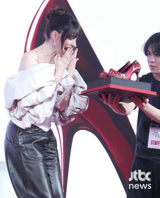 8일 오전 서울 포시즌스 호텔에서 영화 '악마는 프라다를 입는다2' 내한 기자간담회가 열렸다. 배우 메릴 스트립, 앤 해서웨이가 참석했다. 박세완 엔터뉴스팀 기자 park.sewan@jtbc.co.kr