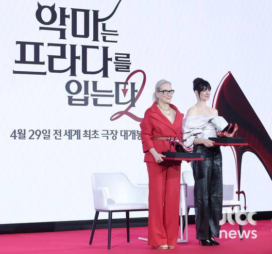 8일 오전 서울 포시즌스 호텔에서 영화 '악마는 프라다를 입는다2' 내한 기자간담회가 열렸다. 배우 메릴 스트립, 앤 해서웨이가 참석했다. 박세완 엔터뉴스팀 기자 park.sewan@jtbc.co.kr
