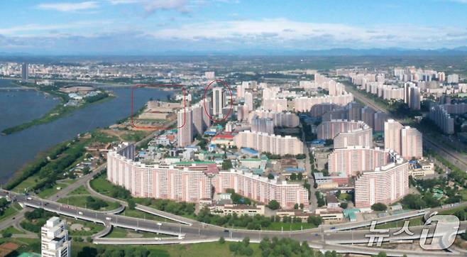 2023년 동평양의 락랑거리(옛 통일거리)에 건설돼 영업을 시작한 ‘류경금빛상업중심’과 현재 건설 중인 ‘평양금강상업구’의 모습. ⓒ평화경제연구소