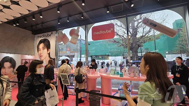 지난 4일 찾은 일본 도쿄도 시부야구 진구마에 하라주쿠역 인근 화장품 전문점 '@코스메 도쿄'(@cosme TOKYO). ⓒ 뉴스1 최소망