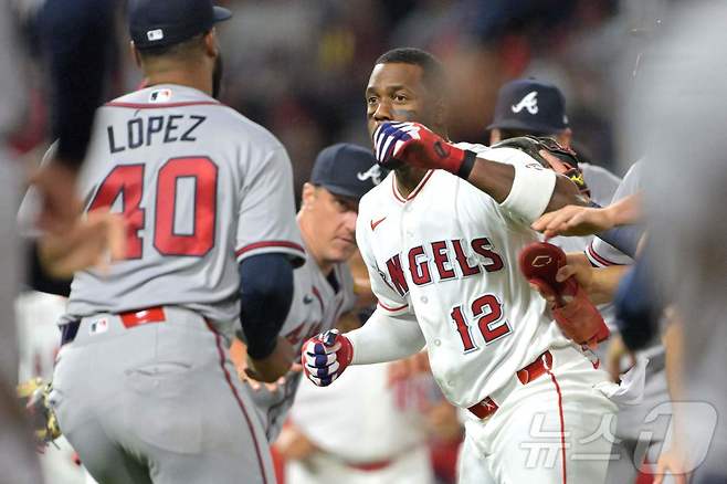 MLB LA 에인절스와 애틀랜타의 경기에서 벤치 클리어링이 발생했다. ⓒ AFP=뉴스1