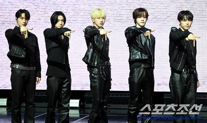 8일 서울 NOL 씨어터 합정 동양생명홀에서 열린 신인 보이그룹 KEYVITUP(키빗업. 현민·태환·세나·재인·루키아)의 미디어 쇼케이스. 키빗업 멤버들이 포토타임을 갖고 있다. 허상욱 기자wook@sportschosun.com/2026.04.08/