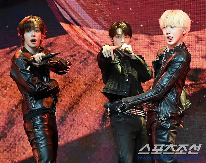 8일 서울 NOL 씨어터 합정 동양생명홀에서 열린 신인 보이그룹 KEYVITUP(키빗업. 현민·태환·세나·재인·루키아)의 미디어 쇼케이스. 키빗업이 멋진 무대를 선보이고 있다. 허상욱 기자wook@sportschosun.com/2026.04.08/