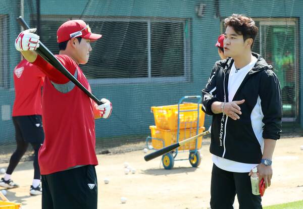 추신수 구단주 보좌관(오른쪽). ⓒSSG랜더스