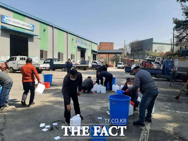 당진시 석문면 농촌지도자회 아인산염 교육 장면. /당진시