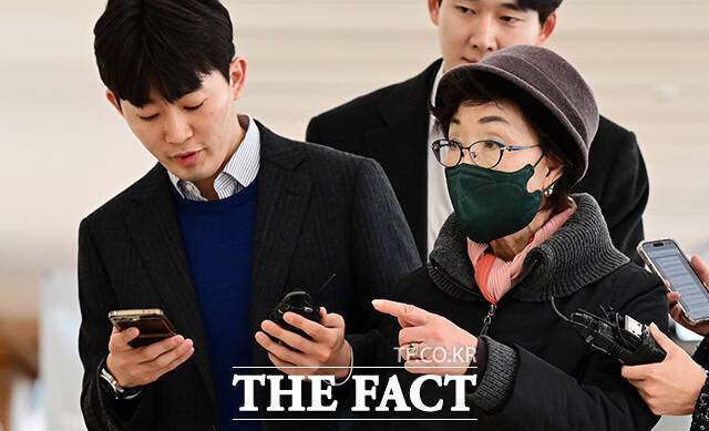 경찰청 3대 특검 특별수사본부(특수본)는 8일 특정범죄가중처벌법상 알선수재 등 혐의로 김건희 여사의 모친인 최은 씨를 불러 조사했다고 밝혔다. 특수본이 지난해 12월 민중기 특별검사팀(김건희 특검)에서 사건을 넘겨받은 뒤 첫 조사다. /임영무 기자