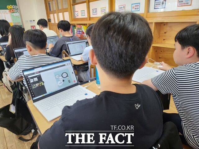 8일 충남도교육청 학교 현장에서 수업 혁신을 위한 '인공지능(AI) 웹툰' 제작 서비스인 '투닝'을 도입해 사용하고 있다. /충남교육청