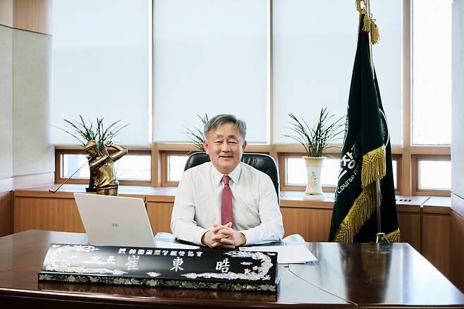 취임 1주년을 맞은 최동호 한국골프장경영협회 회장. 채널에이 자료