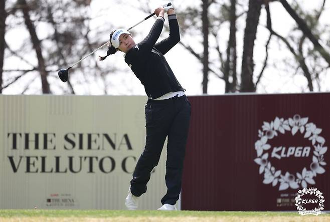 지난 5일 경기 여주에 위치한 더시에나 벨루토CC에서 열린 '더 시에나 오픈 2026'에서 서교림이 2번홀에서 티샷하고 있다. 서교림은 지난해 대회에서 준우승을 차지한 바 있다. KLPGA 제공