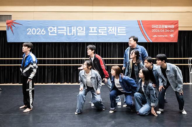 창작 연극 ‘탠덤’ 공연 장면. 한국문화예술위원회 제공