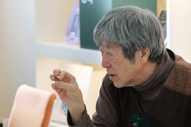 임진택 한국문화예술교육진흥원 원장이 3일 오전 서울시 마포구 한국문화예술교육진흥원 사무실에서 한겨레와 인터뷰하고 있다. 정용일 선임기자 yongil@hani.co.kr