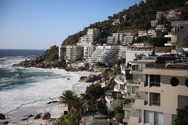 바다 전망의 값비싼 저택이 즐비한 캠즈 베이. ©서병철