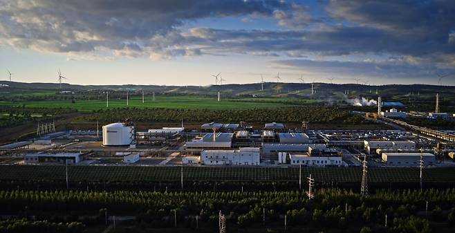 한국수소연합과 포스코홀딩스, 포스코, 에어리퀴드, 효성중공업, SK이노베이션E&S, 현대자동차 관계자들이 중국 내몽골 자치구 츠펑시에 위치한 그린수소 생산 기업 인비전을 방문했다. 사진=인비전 제공