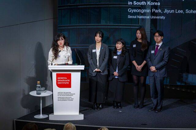 민사팀이 지난해 11월 스위스 제네바 챌린지에서 세계 114개팀 가운데 2위를 수상한 뒤 소감을 발표하고 있다. 민사팀 제공