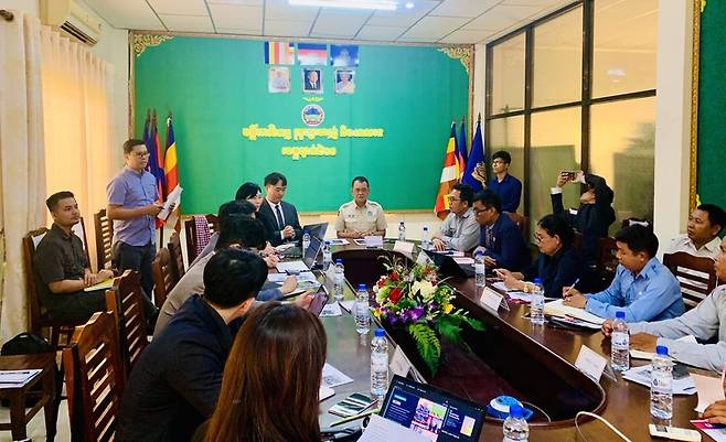 ◇ 캄보디아에서 열린 땡스카본과 남동발전의 '벼농사 온실가스 감축사업 설명회' 모습.