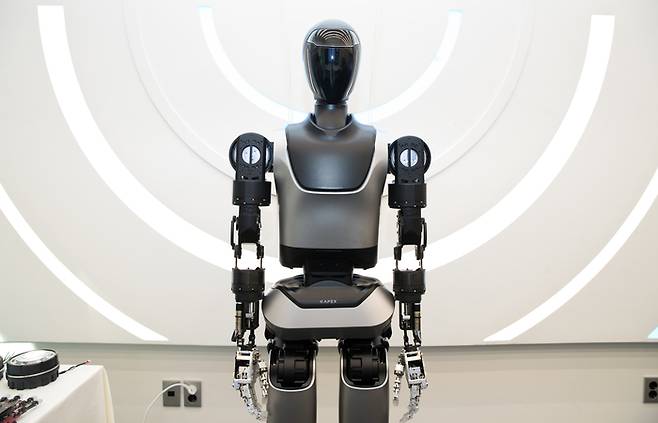 KIST, LG전자, LG AI연구원이 공동 개발한 한국형 차세대 휴머노이드 로봇 KAPEX[KIST]