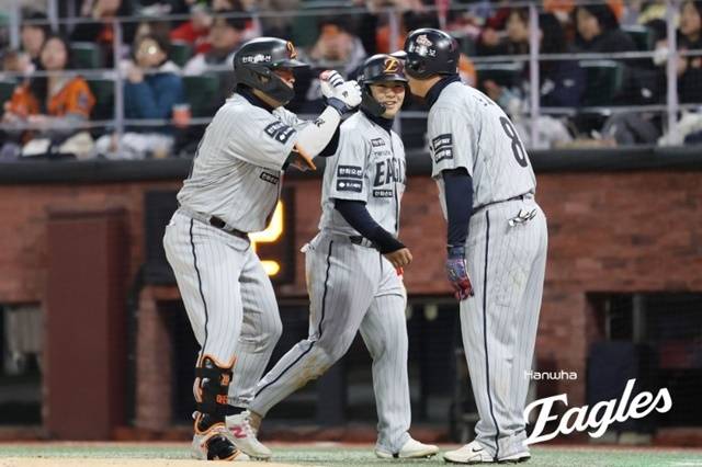 8일 SSG전에서 홈런을 친 뒤 기뻐하는 강백호. 사진=한화 제공