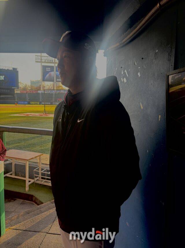 더그아웃에서 만난 안우진./잠실=김희수 기자