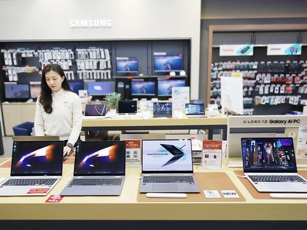 롯데 하이마트 매장에 삼성 노트북이 전시돼있다. [헤럴드DB]