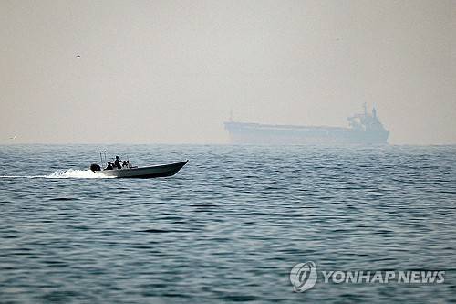 호르무즈 해협 통과하는 유조선(기사와 직접 관련 없음) [AFP=연합뉴스 제공]
