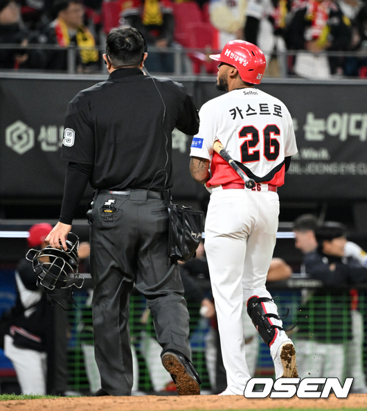 [OSEN=광주, 이대선 기자] 4일 광주-기아 챔피언스필드에서 2026 신한 SOL KBO리그 KIA 타이거즈와 NC 다이노스의 경기가 열렸다.이날 KIA는 이의리, NC는 커티스 테일러를 선발로 내세웠다.7회말 무사에서 KIA 카스트로가 삼진으로 물러나고 있다. 2026.04.04 /sunday@osen.co.kr