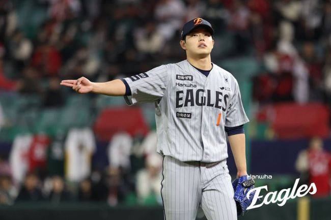 [사진] 한화 이글스 문동주가 8일 인천SSG랜더스필드에서 열린 2026 신한 SOL KBO리그 SSG 랜더스와의 원정경기에서 선발투수로 등판해 5이닝 4피안타(1피홈런) 2사사구 4탈삼진 2실점을 기록했다. ⓒ한화 이글스