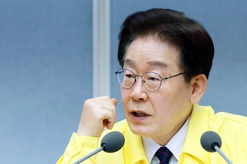 이재명 대통령이 8일 경기도 의왕 내륙컨테이너기지에서 열린 고유가 위기극복을 위한 화물운송ㆍ물류업계 현장 간담회에서 발언하고 있다. 2026.4.8 연합뉴스