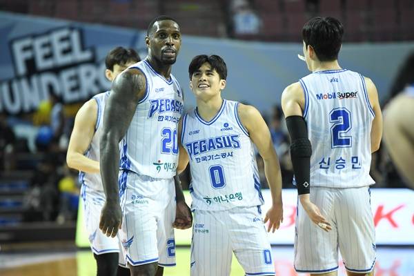 라건아-샘조세프 벨란겔 / 사진=GettyImages 제공