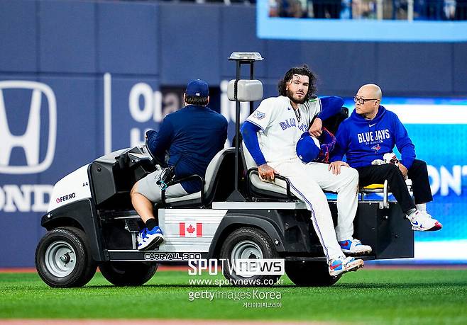 ▲ 폰세는 올 시즌 첫 등판이었던 3월 31일 콜로라도와 경기에서 수비 도중 오른 무릎을 다쳤고, 설렘이 가득했던 메이저리그 첫 시즌은 그대로 끝이 났다