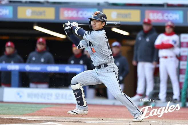 ▲ 오재원이 100안타를 기록한다면, 한화는 KBO리그 역사상 고졸 신인 100안타 선수를 두 명 배출한 최초의 선수가 된다 ⓒ한화이글스