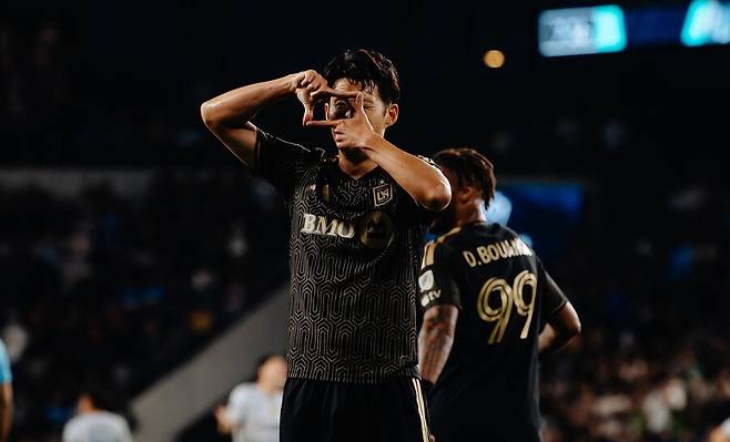 ▲ 손흥민은 이날 선발 명단에 이름을 올리며 팀 공격의 선봉에 선다. 비록 골 소식은 잠잠하지만, 직전 경기에서 보여준 도움 해트트릭 이상의 경이로운 조력 능력을 발판 삼아 이번엔 직접 골망을 흔들었다. ⓒLAFC