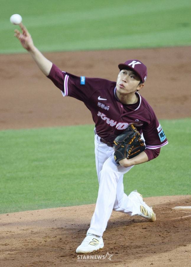 7일 두산을 상대로 투구하는 배동현. /사진=김진경 대기자