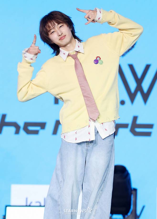 그룹 하츠웨이브 케이텐이 8일 서울 마포구 문화비축기지에서 진행된 첫 번째 미니앨범 'The First Wave' 발매 기념 쇼케이스에서 포즈를 취하고 있다. /2026.04.08 /사진=김휘선 hwijpg@