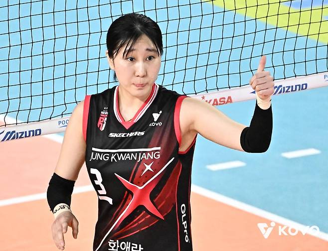 엄지 추켜세우는 세터 염혜선 [한국배구연맹 제공. 재판매 및 DB 금지]